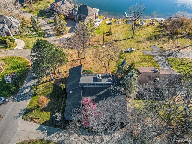 2501 Doleman Drive, West Bloomfield, MI 48324