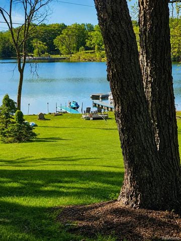 2501 Doleman Drive, West Bloomfield, MI 48324