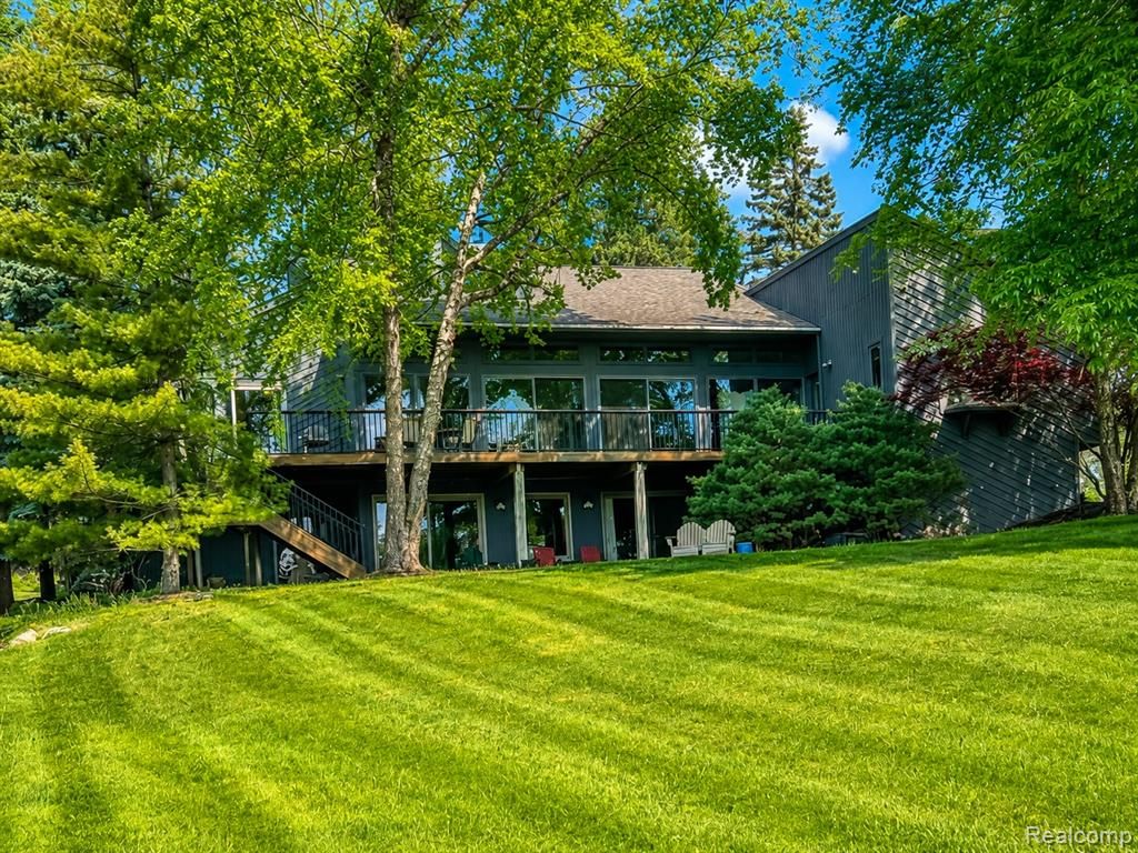 2501 Doleman Drive, West Bloomfield, MI 48324