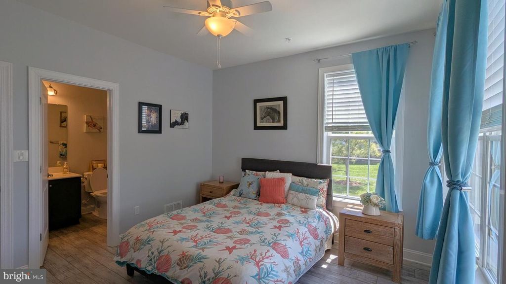 Image 20 of property listing at 802 MOORINGS CIR #21, Stevensville, MD 21666