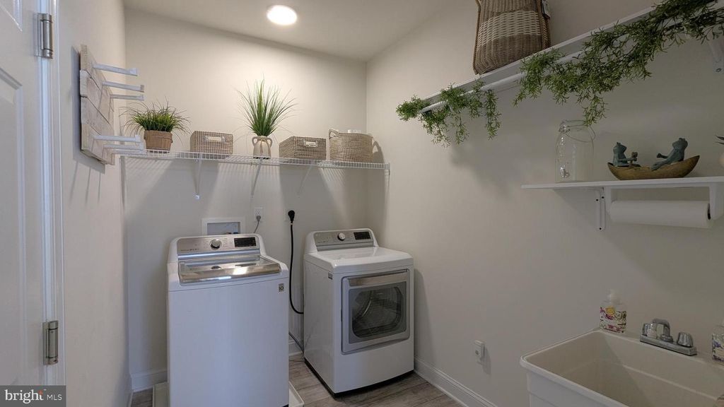 Image 27 of property listing at 802 MOORINGS CIR #21, Stevensville, MD 21666