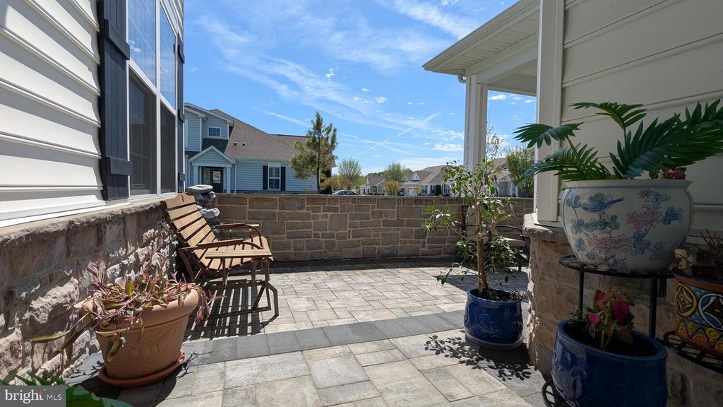 Image 4 of property listing at 802 MOORINGS CIR #21, Stevensville, MD 21666