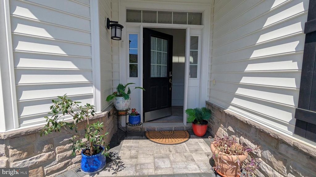 Image 5 of property listing at 802 MOORINGS CIR #21, Stevensville, MD 21666