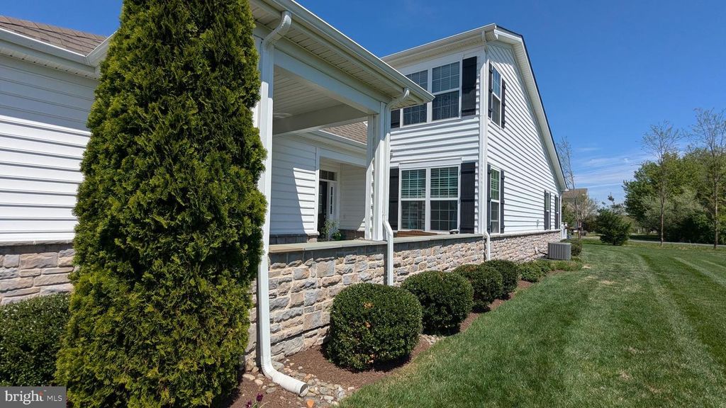 Image 6 of property listing at 802 MOORINGS CIR #21, Stevensville, MD 21666