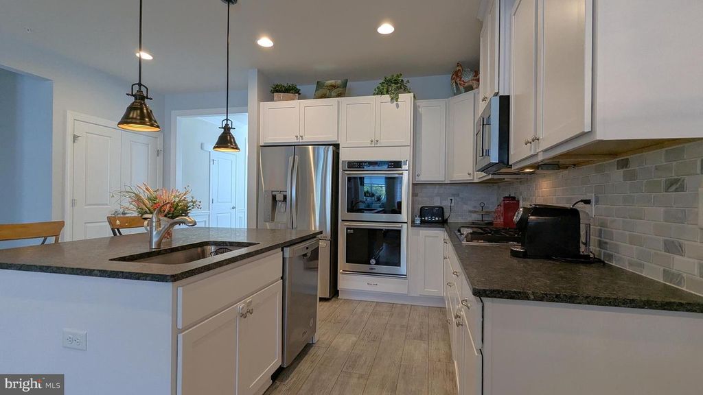 Image 9 of property listing at 802 MOORINGS CIR #21, Stevensville, MD 21666