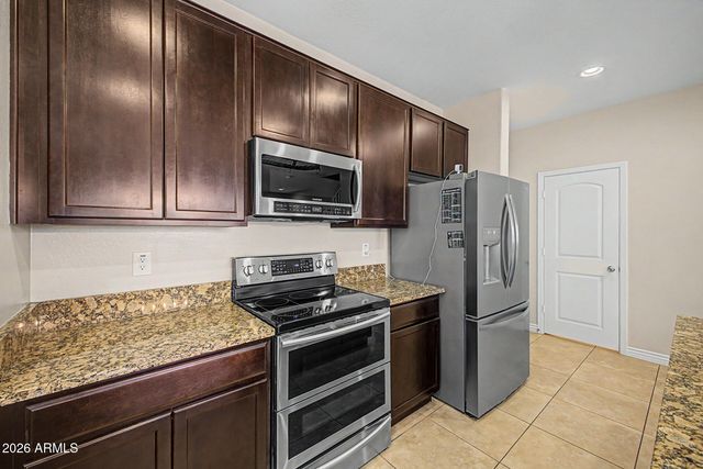 7829 W PIKE Place, Phoenix, AZ 85035