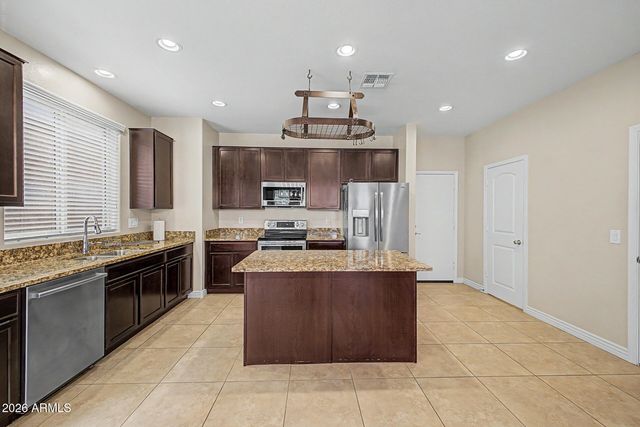 7829 W PIKE Place, Phoenix, AZ 85035