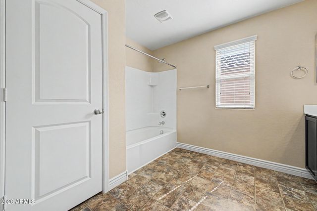 7829 W PIKE Place, Phoenix, AZ 85035