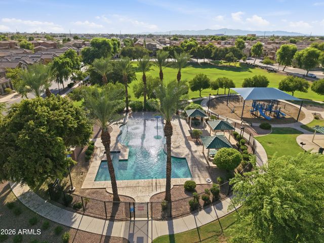 7829 W PIKE Place, Phoenix, AZ 85035