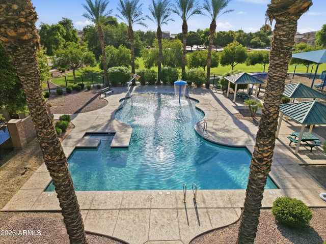 7829 W PIKE Place, Phoenix, AZ 85035