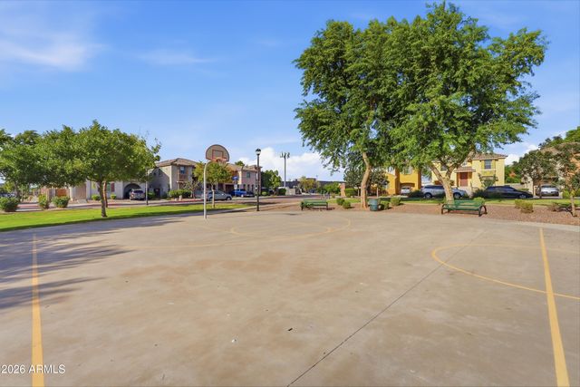 7829 W PIKE Place, Phoenix, AZ 85035