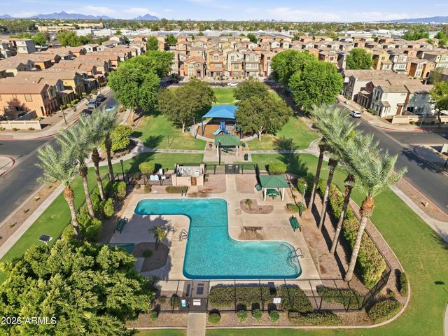 7829 W PIKE Place, Phoenix, AZ 85035