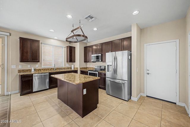 7829 W PIKE Place, Phoenix, AZ 85035