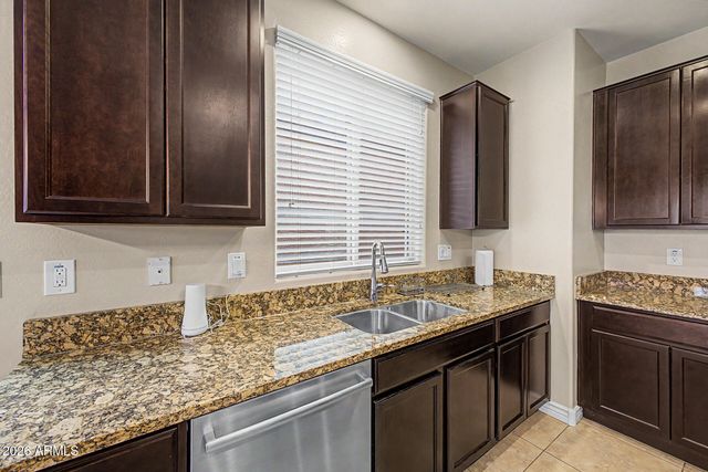 7829 W PIKE Place, Phoenix, AZ 85035