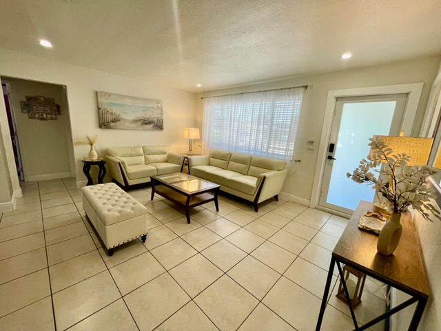 7661 Farragut Street, Hollywood, FL 33024