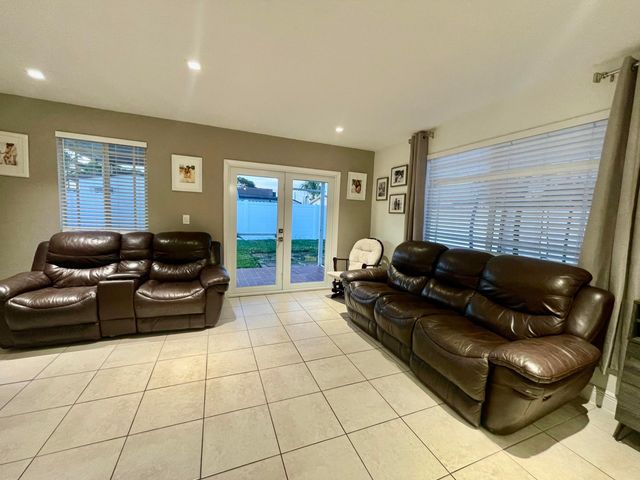 7661 Farragut Street, Hollywood, FL 33024