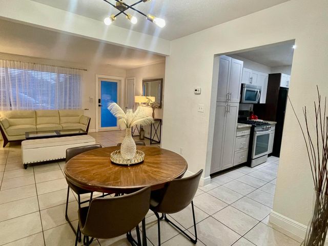 7661 Farragut Street, Hollywood, FL 33024