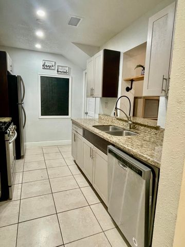 7661 Farragut Street, Hollywood, FL 33024