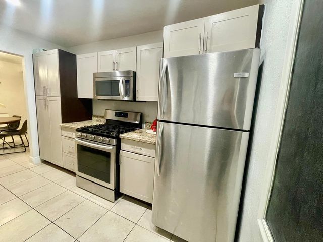 7661 Farragut Street, Hollywood, FL 33024