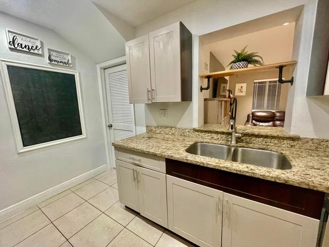 7661 Farragut Street, Hollywood, FL 33024