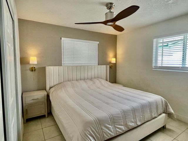 7661 Farragut Street, Hollywood, FL 33024