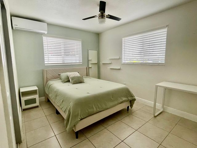 7661 Farragut Street, Hollywood, FL 33024