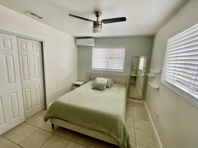 7661 Farragut Street, Hollywood, FL 33024