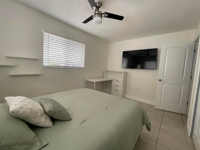 7661 Farragut Street, Hollywood, FL 33024