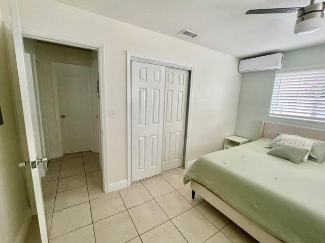 7661 Farragut Street, Hollywood, FL 33024