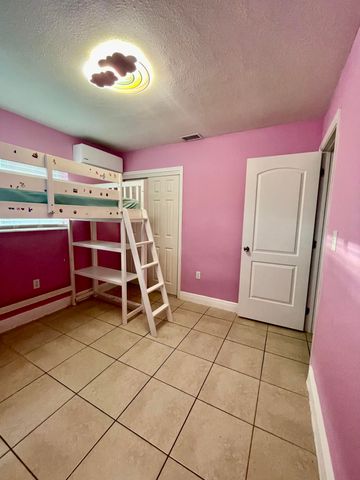 7661 Farragut Street, Hollywood, FL 33024