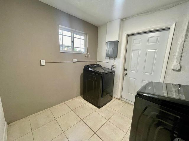 7661 Farragut Street, Hollywood, FL 33024