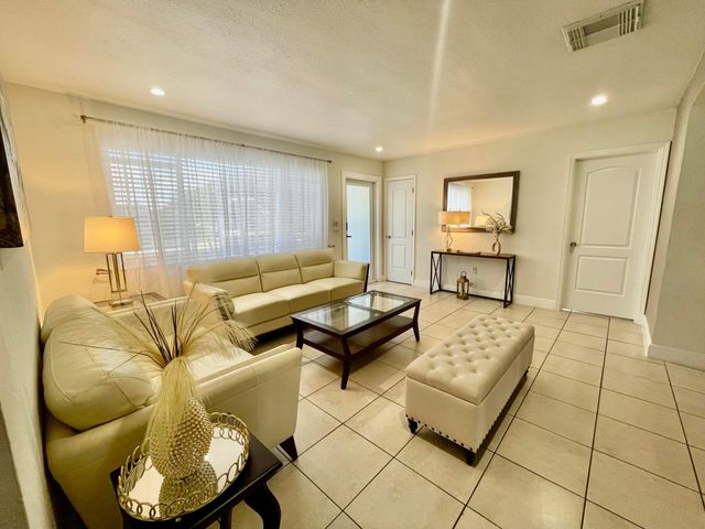 7661 Farragut Street, Hollywood, FL 33024