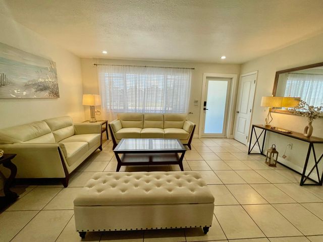 7661 Farragut Street, Hollywood, FL 33024