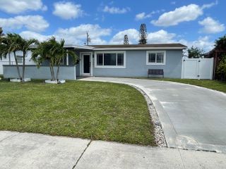 7661 Farragut Street, Hollywood, FL 33024