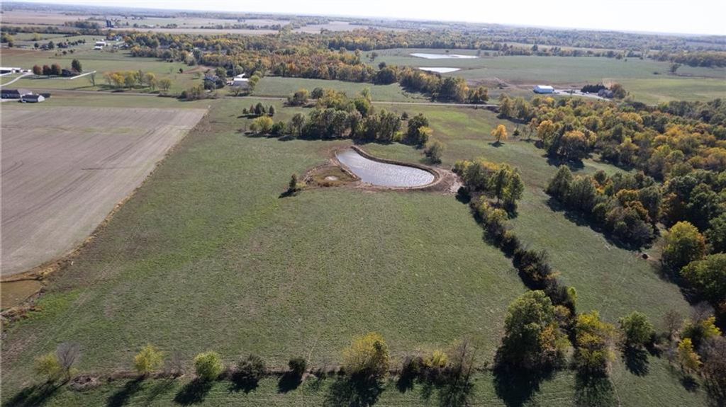 2542 NW State Route 18 Highway, Adrian, MO 64720