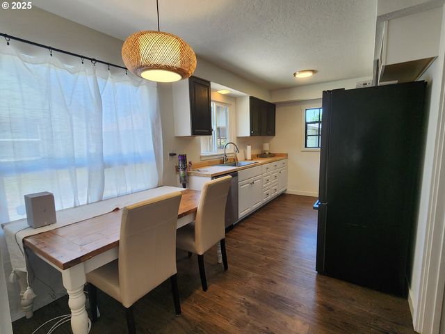 723 W UNION St, Roseburg, OR 97471