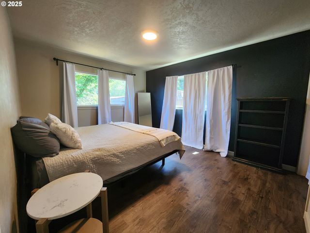 723 W UNION St, Roseburg, OR 97471