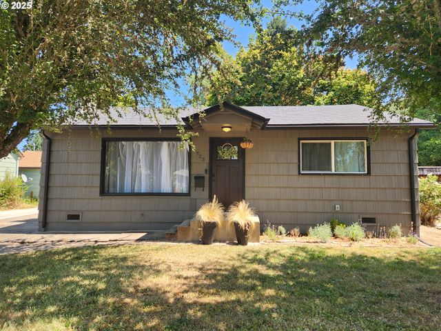 723 W UNION St, Roseburg, OR 97471