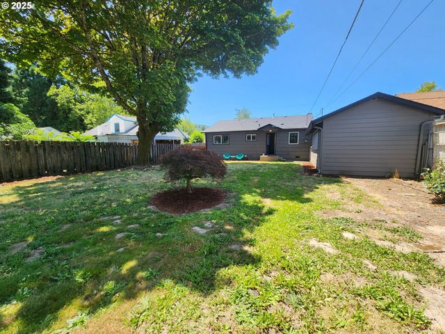 723 W UNION St, Roseburg, OR 97471