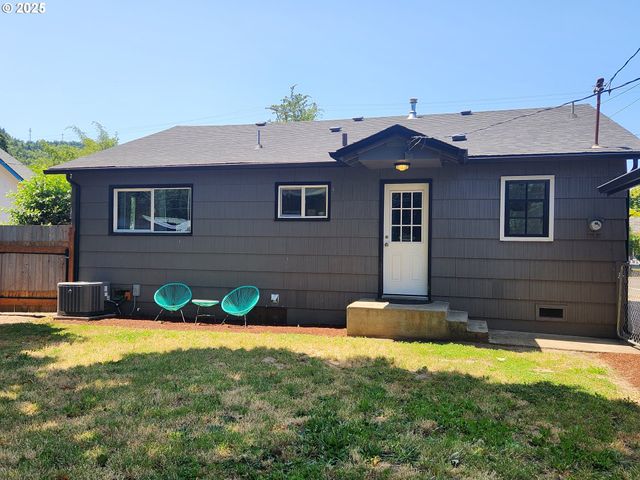 723 W UNION St, Roseburg, OR 97471