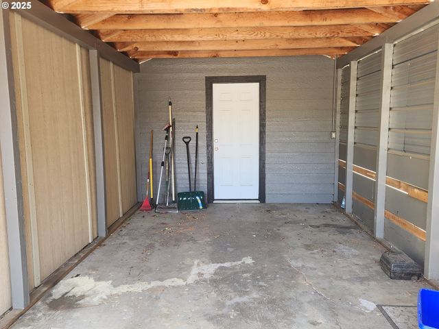 723 W UNION St, Roseburg, OR 97471