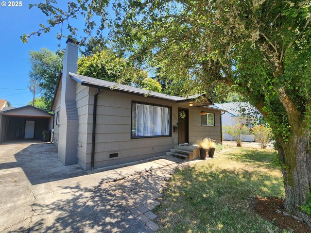 723 W UNION St, Roseburg, OR 97471