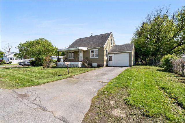 302 Hinsdale Road, Salina, NY 13211