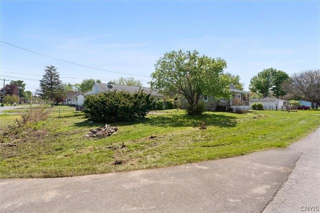 302 Hinsdale Road, Salina, NY 13211