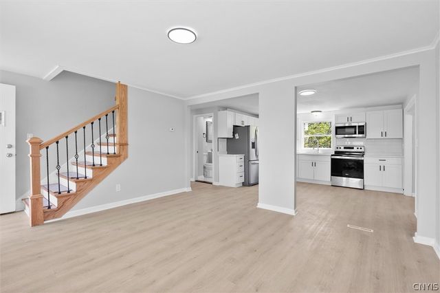302 Hinsdale Road, Salina, NY 13211