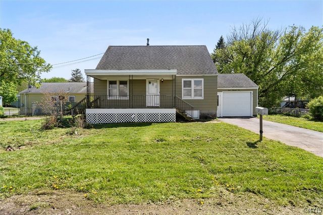 302 Hinsdale Road, Salina, NY 13211