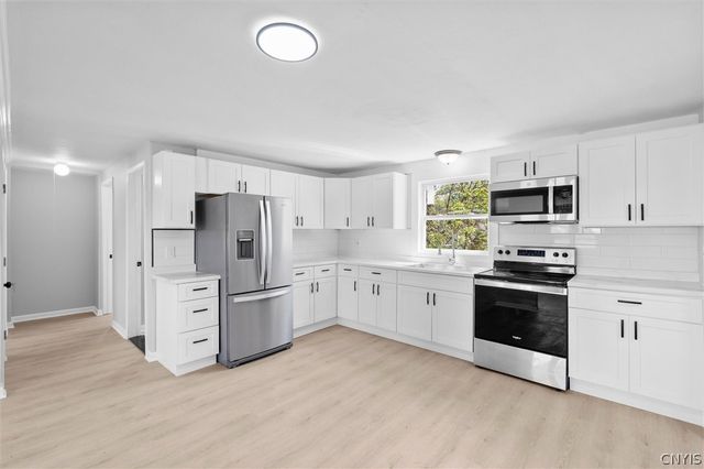 302 Hinsdale Road, Salina, NY 13211