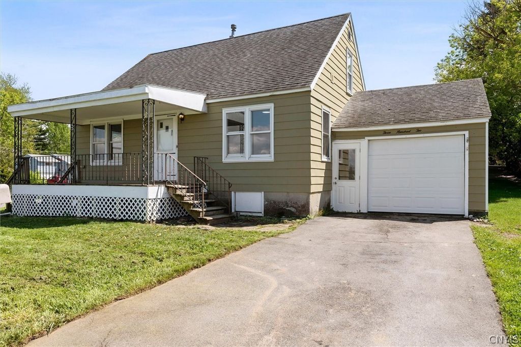 302 Hinsdale Road, Salina, NY 13211