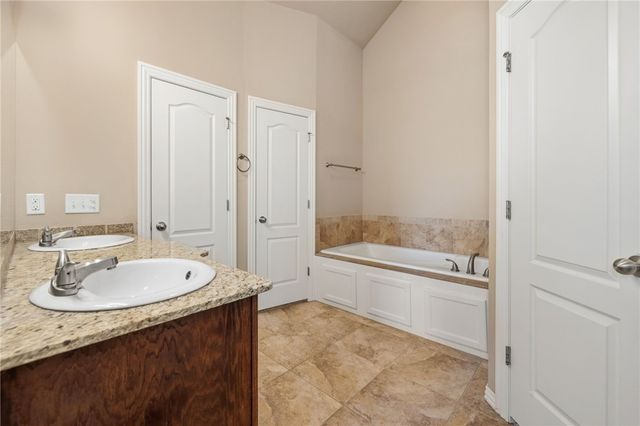 402 SW Milestone Road, Bentonville, AR 72712