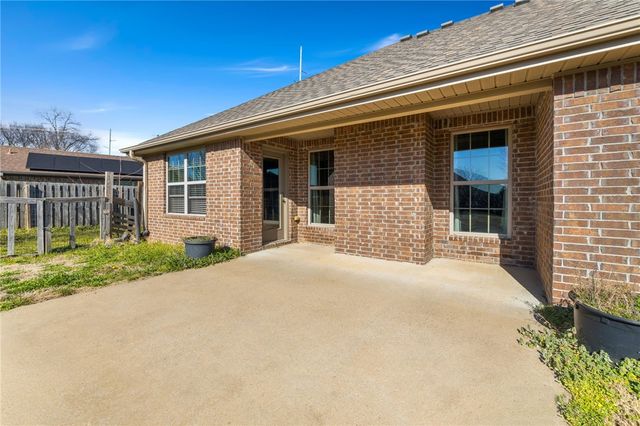 402 SW Milestone Road, Bentonville, AR 72712